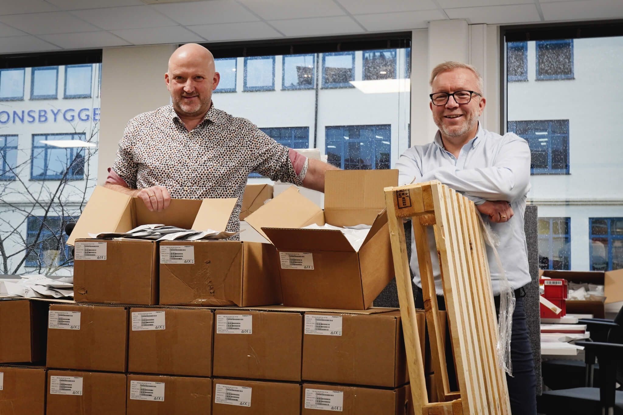 BRIKKEBOOM: V-h: Kommersiell leder Trygve Oma og administrerende direktør Vidar Raa har det travelt for tiden med stor pågang av nye kunder. Foto: SkyttelPASS